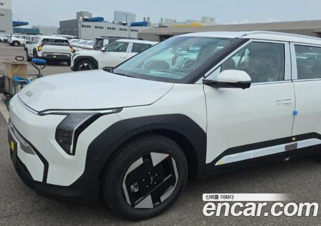 Kia EV3 Long Range 2WD Earth — пробег 1 км — фото 2 из 5