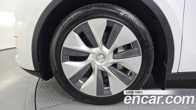 Tesla Model Y Long Range AWD — пробег 77 651 км — фото 5 из 5