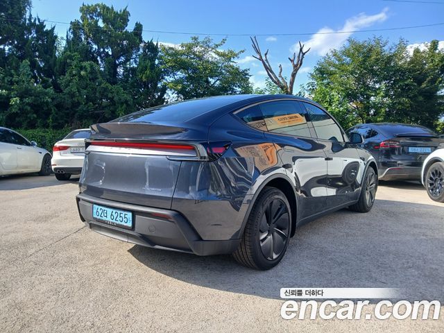 Tesla Model Y Long Range AWD — пробег 4 884 км — фото 3 из 5
