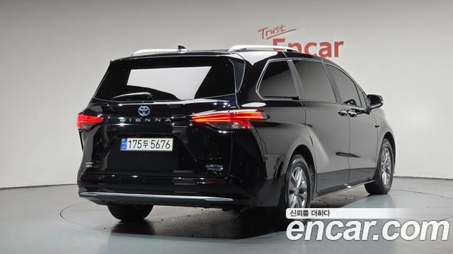 Toyota Sienna 2.5 Hybrid AWD — пробег 64 565 км — фото 2 из 5