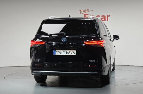 Toyota Sienna 2.5 Hybrid AWD — пробег 64 565 км — фото 4 из 5