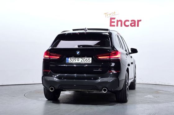 BMW X1 xDrive 20i M Sport — пробег 83 925 км — фото 4 из 5