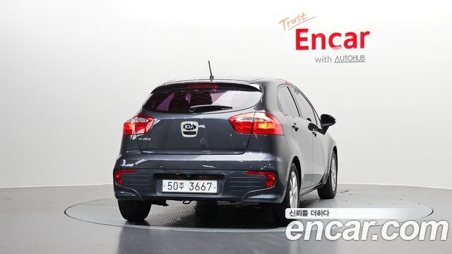 Kia pride Diesel 5DR 1.4 Luxury — пробег 114 929 км — фото 4 из 5