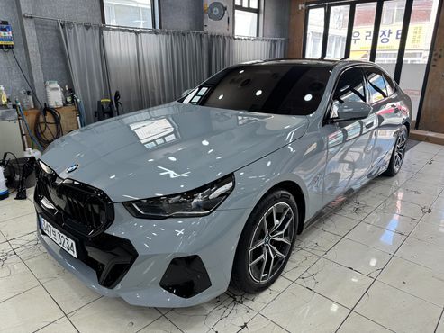 BMW 5-Series 520i M Sport — пробег 1 247 км — фото 5 из 5