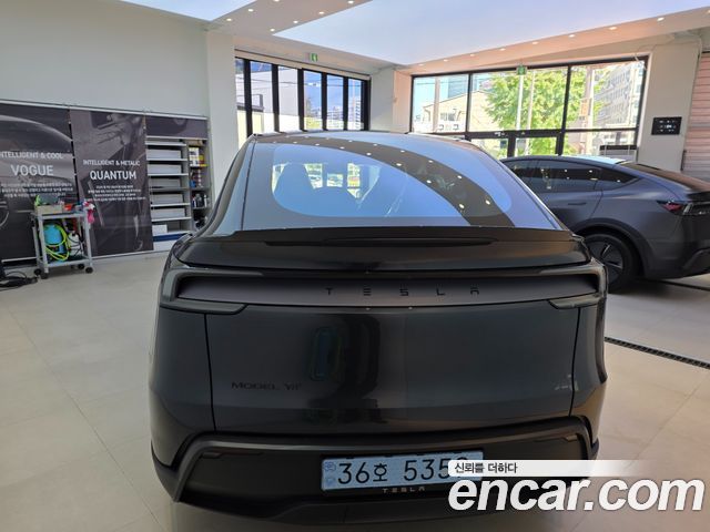 Tesla Model Y L Long Range AWD — пробег 800 км — фото 3 из 5