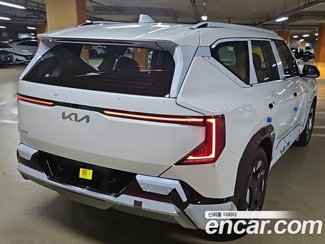 Kia EV5 Long Range 2WD Earth — пробег 6 км — фото 2 из 5