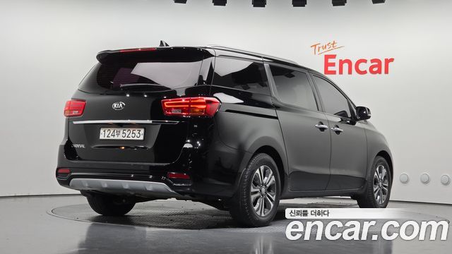 Kia Carnival из Кореи Encar