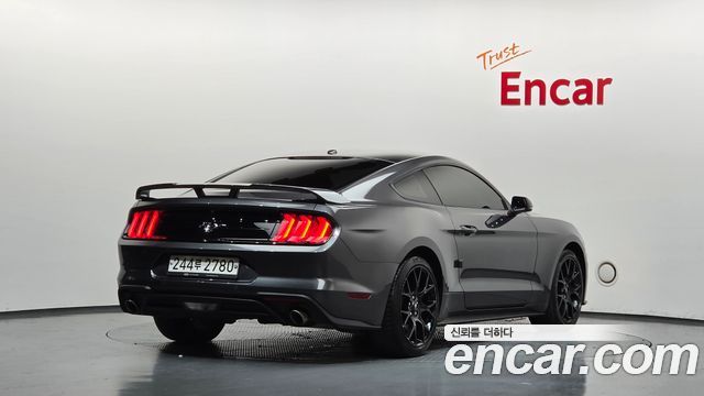 Ford Mustang Coupe — пробег 53 817 км — фото 2 из 5
