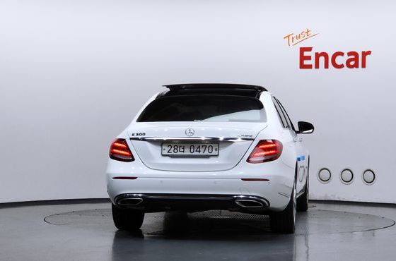 Mercedes-Benz E-Class E300 4MATIC Exclusive — пробег 61 348 км — фото 4 из 5