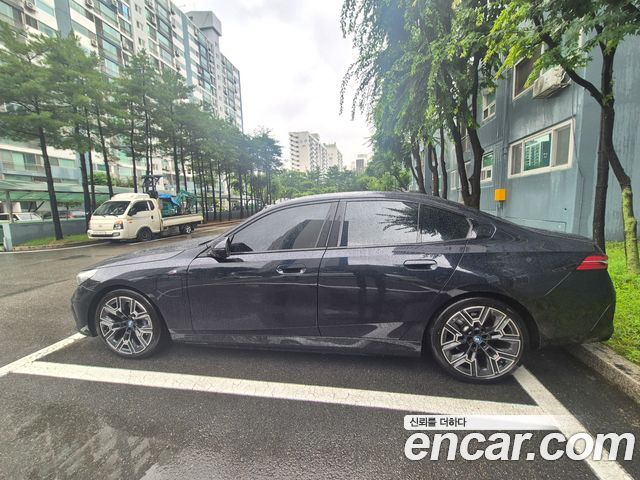 BMW 5-Series 530e xDrive M Sport — пробег 17 300 км — фото 5 из 5