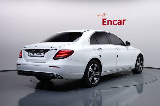 Mercedes-Benz E-Class E220d 4MATIC Avantgarde — пробег 107 536 км — фото 2 из 5