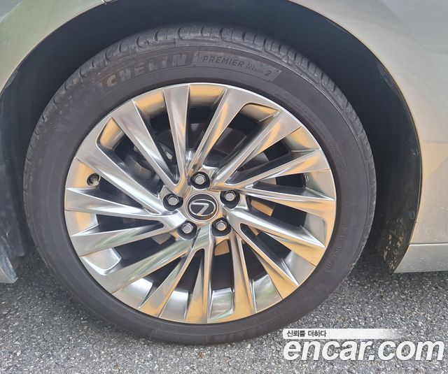 Lexus ES Luxury Plus — пробег 79 100 км — фото 5 из 5