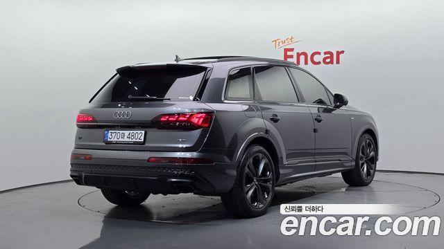 Audi Q7 55 TFSI Quattro Premium — пробег 9 427 км — фото 2 из 5