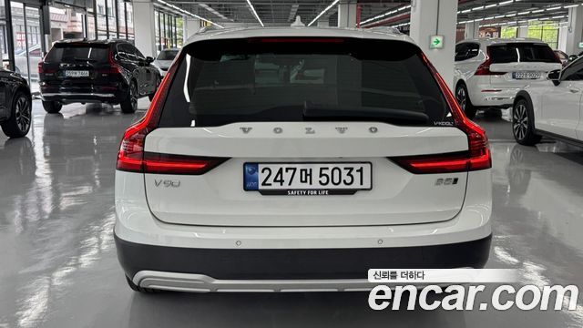 Volvo V90 B5 Ultra AWD — пробег 10 769 км — фото 4 из 5