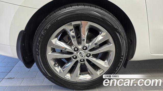 Kia Carnival Gasoline 9-seater Noblesse — пробег 137 889 км — фото 5 из 5
