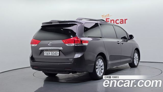 Toyota Sienna из Кореи Encar