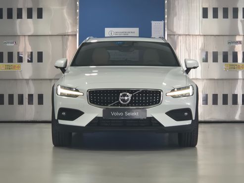 Volvo V60 B5 Ultra AWD — пробег 8 548 км — фото 2 из 5