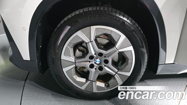 BMW X1 xDrive 20i xLine — пробег 5 897 км — фото 5 из 5