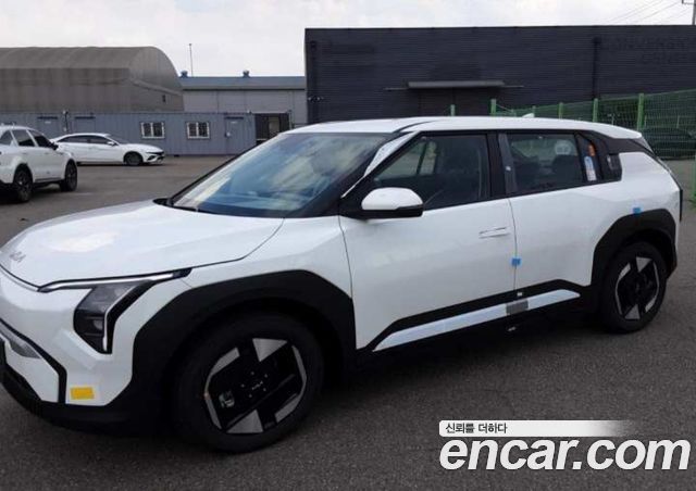 Kia EV3 Long Range 2WD AIr — пробег 1 км — фото 2 из 5