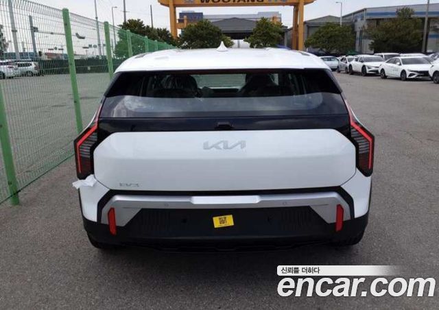 Kia EV3 Long Range 2WD AIr — пробег 1 км — фото 3 из 5