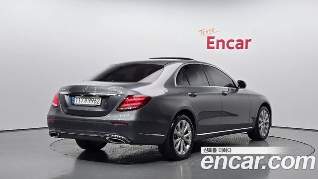 Mercedes-Benz E-Class E300 4MATIC Exclusive — пробег 86 990 км — фото 2 из 5