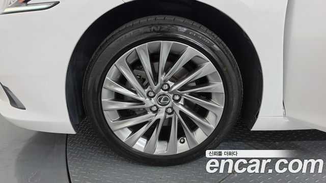 Lexus ES Luxury Plus — пробег 60 322 км — фото 5 из 5