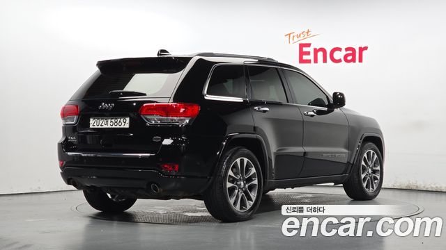Jeep Cherokee 3.0 Diesel Overland WK2 — пробег 94 476 км — фото 2 из 5