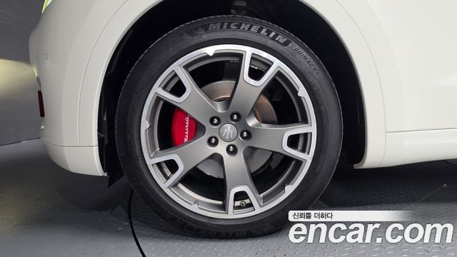 Maserati Levante из Кореи Encar