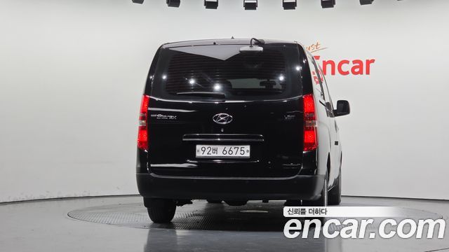 Hyundai Starex Van 5-Seater Style — пробег 84 987 км — фото 4 из 5