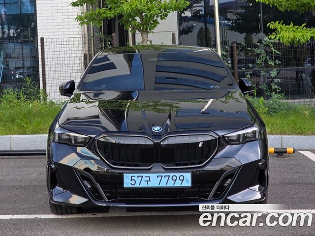 BMW i5 xDrive 40 M Sport Pro — пробег 3 700 км — фото 3 из 5