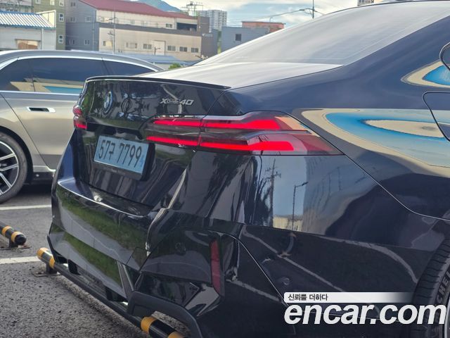 BMW i5 xDrive 40 M Sport Pro — пробег 3 700 км — фото 4 из 5