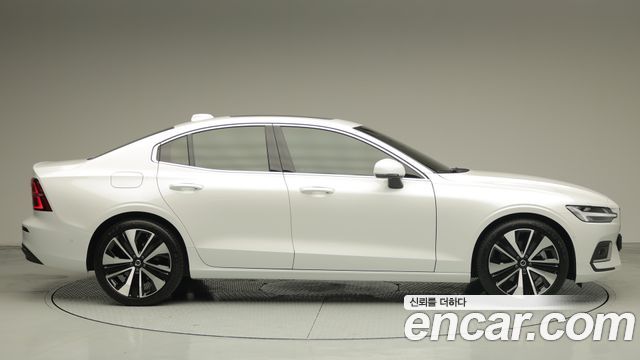 Volvo S60 B5 Ultra Bright — пробег 17 531 км — фото 3 из 5