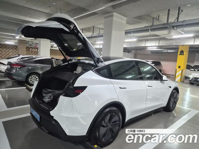 Tesla Model Y RWD — пробег 500 км — фото 4 из 5
