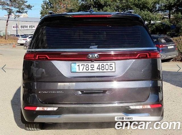 Kia Carnival 9-Seater Signature — пробег 214 811 км — фото 4 из 5