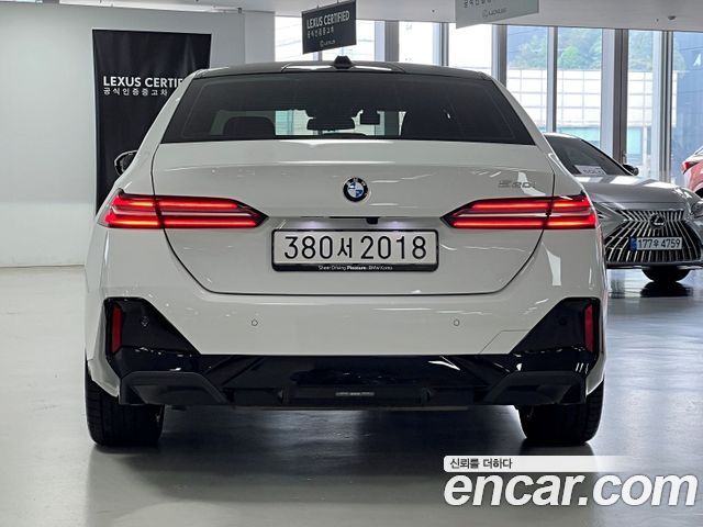 BMW 5-Series 520i M Sport — пробег 4 273 км — фото 4 из 5