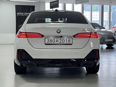 BMW 5-Series 520i M Sport — пробег 4 273 км — фото 4 из 5
