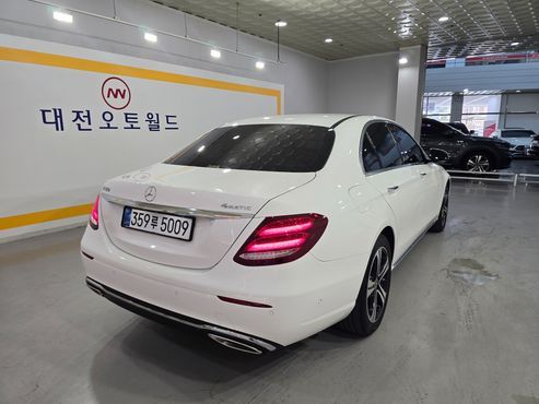 Mercedes-Benz E-Class E300 4MATIC Avnatgarde — пробег 86 480 км — фото 4 из 5