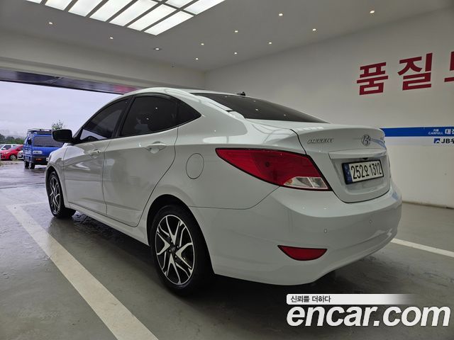 Hyundai Accent 1.4 VVT Smart Special — пробег 97 045 км — фото 4 из 5