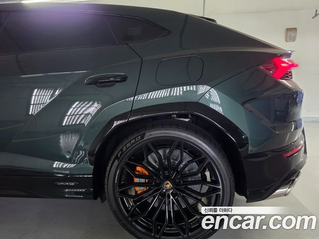 Lamborghini Urus 4.0 V8 SE — пробег 30 км — фото 2 из 5