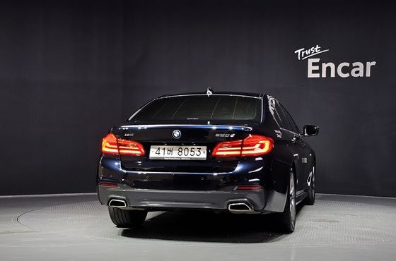 BMW 5-Series 520d xDrive M Sport Package Plus — пробег 105 273 км — фото 4 из 5