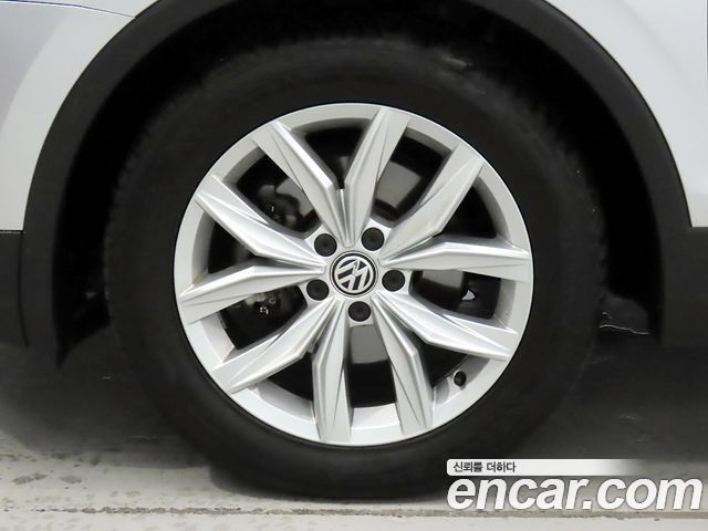 Volkswagen Tiguan 2.0 TDI Premium — пробег 69 068 км — фото 5 из 5