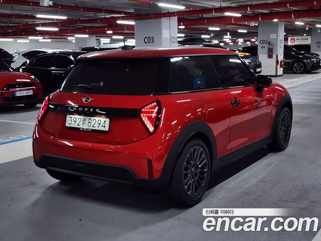 Mini Cooper Essential — пробег 6 878 км — фото 2 из 5