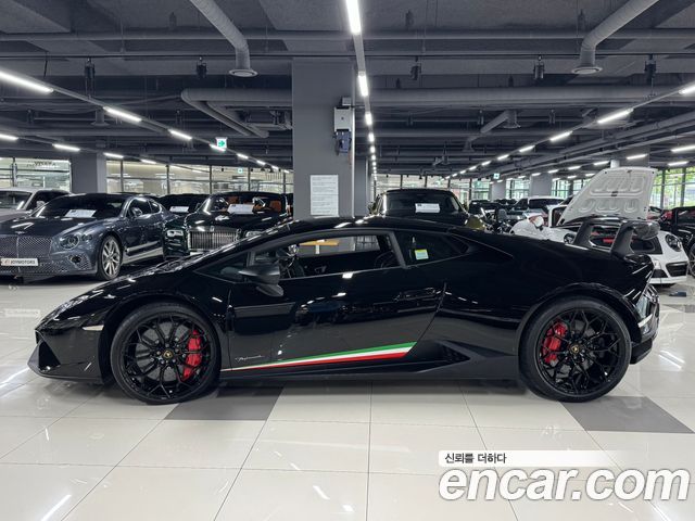Lamborghini Huracan LP640-4 Performante — пробег 6 300 км — фото 2 из 5