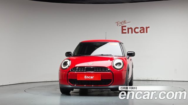 Mini Cooper Essential — пробег 6 881 км — фото 3 из 5