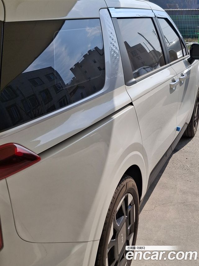 Kia Carnival Gasoline 9-Seater Signature — пробег 9 900 км — фото 2 из 5