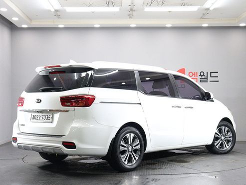 Kia Carnival 9-Seater Luxury — пробег 110 820 км — фото 3 из 5