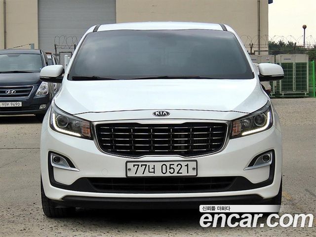 Kia Carnival 11-Seater Deluxe — пробег 98 996 км — фото 1 из 5