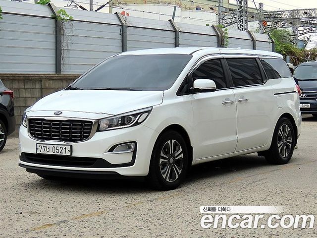 Kia Carnival 11-Seater Deluxe — пробег 98 996 км — фото 2 из 5