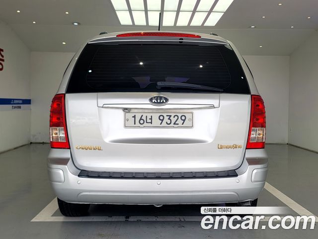 Kia Carnival New Carnival Limousine President — пробег 249 000 км — фото 4 из 5