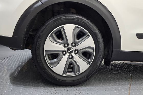 Kia Niro Luxury — пробег 83 038 км — фото 5 из 5